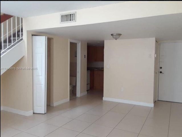 5 Olive Dr 24, Hialeah, FL 33010