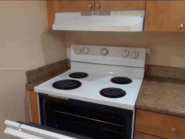 5 Olive Dr 24, Hialeah, FL 33010