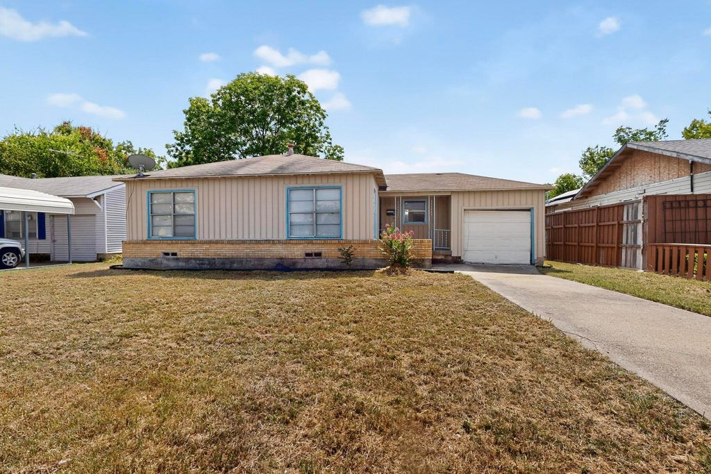 2122 Monterrey Avenue, Dallas, TX 75228