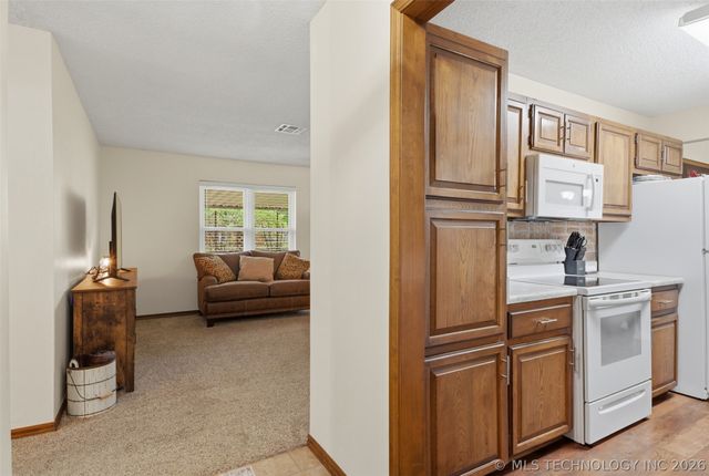 635 S Pecan Street, Oologah, OK 74053