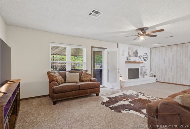 635 S Pecan Street, Oologah, OK 74053