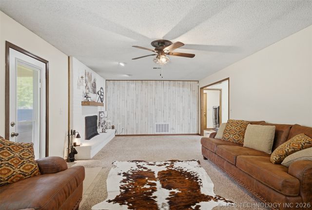 635 S Pecan Street, Oologah, OK 74053