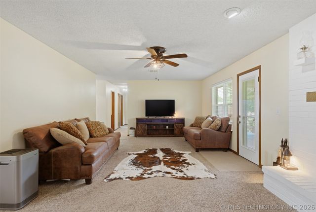 635 S Pecan Street, Oologah, OK 74053
