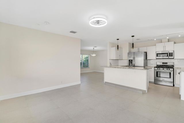 376 SW 2nd Street, Boca Raton, FL 33432