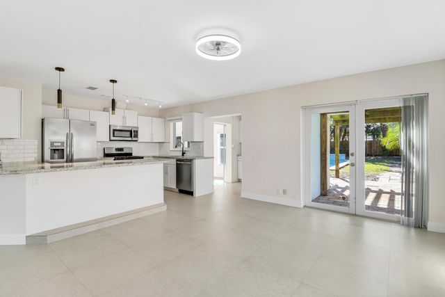 376 SW 2nd Street, Boca Raton, FL 33432