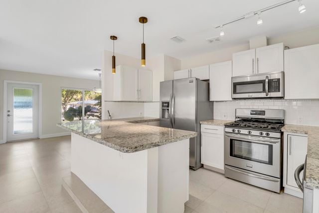 376 SW 2nd Street, Boca Raton, FL 33432