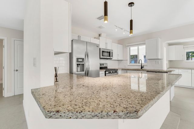 376 SW 2nd Street, Boca Raton, FL 33432