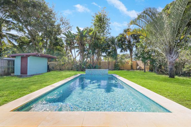 376 SW 2nd Street, Boca Raton, FL 33432