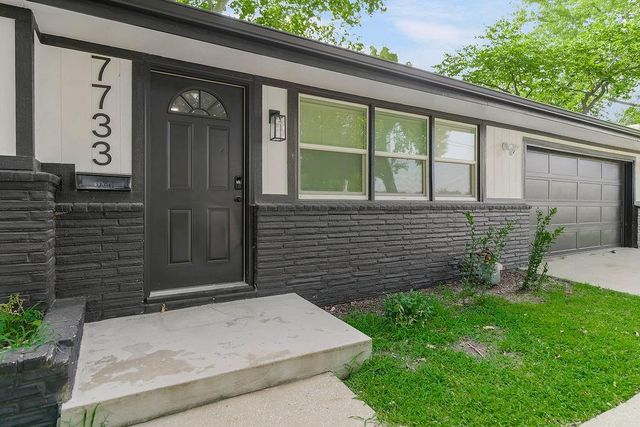 7733 Mission Road, Prairie Village, KS 66208