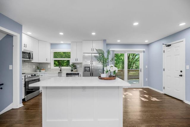 7733 Mission Road, Prairie Village, KS 66208