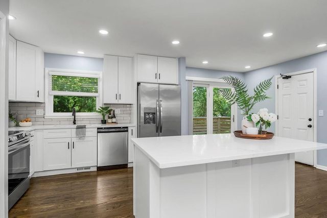 7733 Mission Road, Prairie Village, KS 66208