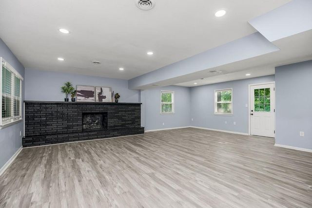 7733 Mission Road, Prairie Village, KS 66208