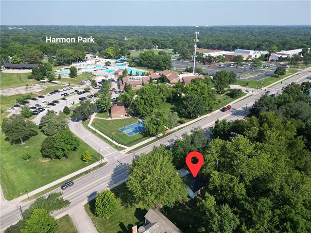 7733 Mission Road, Prairie Village, KS 66208