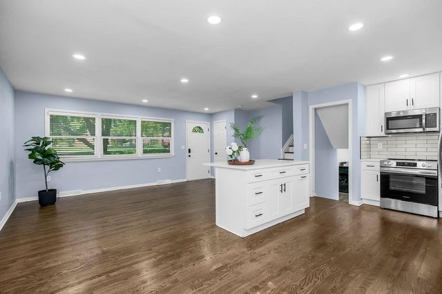 7733 Mission Road, Prairie Village, KS 66208