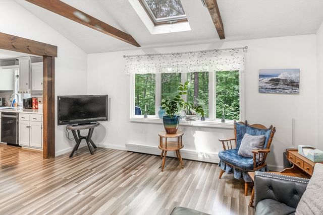 9 Colonial Rd, Sutton, MA 01590