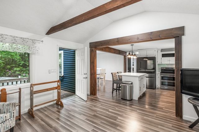 9 Colonial Rd, Sutton, MA 01590