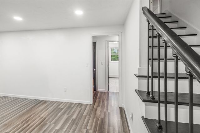 9 Colonial Rd, Sutton, MA 01590