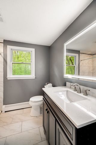 9 Colonial Rd, Sutton, MA 01590