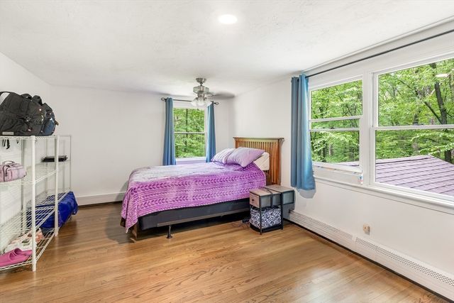 9 Colonial Rd, Sutton, MA 01590