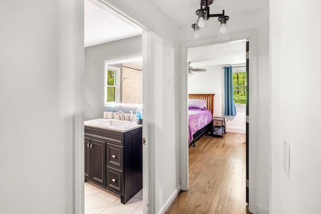 9 Colonial Rd, Sutton, MA 01590