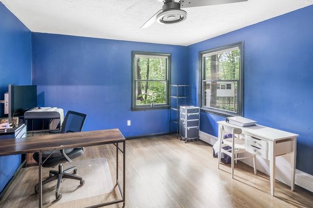 9 Colonial Rd, Sutton, MA 01590