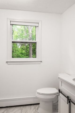 9 Colonial Rd, Sutton, MA 01590