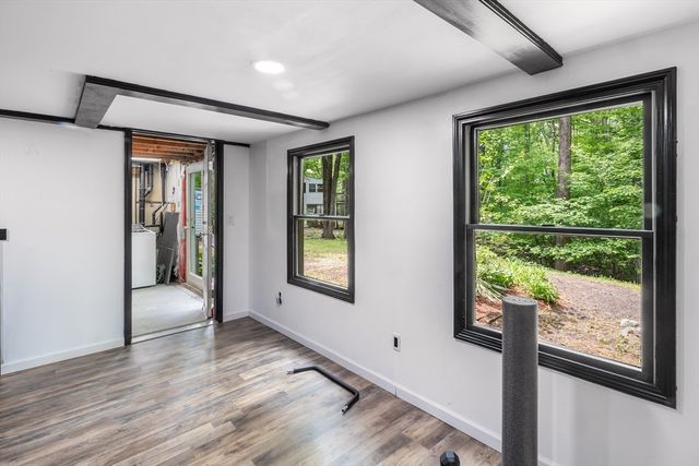 9 Colonial Rd, Sutton, MA 01590
