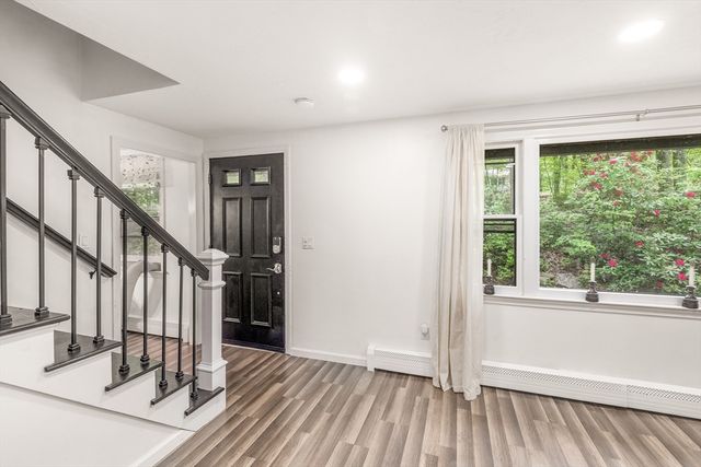 9 Colonial Rd, Sutton, MA 01590