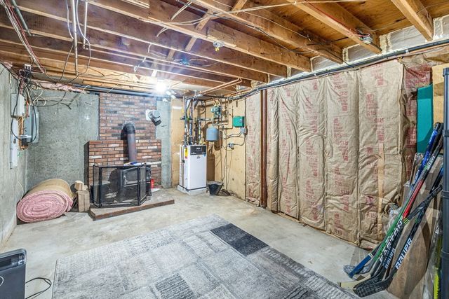 9 Colonial Rd, Sutton, MA 01590