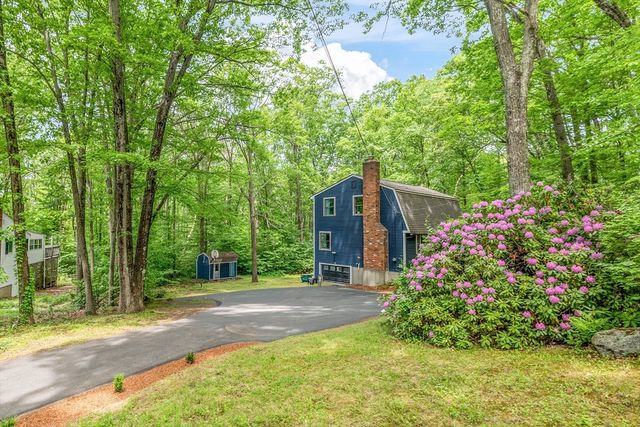 9 Colonial Rd, Sutton, MA 01590