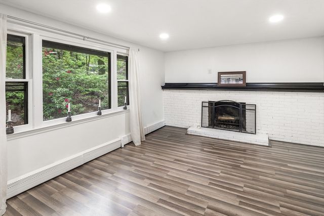 9 Colonial Rd, Sutton, MA 01590