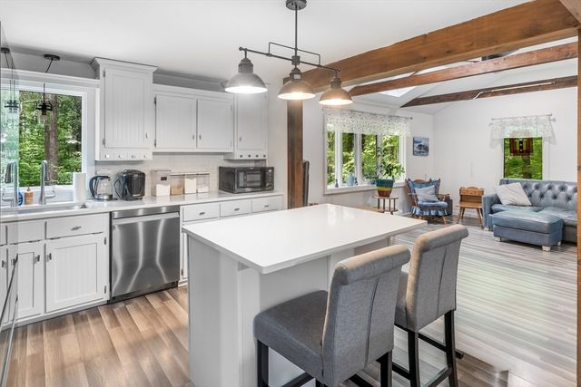 9 Colonial Rd, Sutton, MA 01590