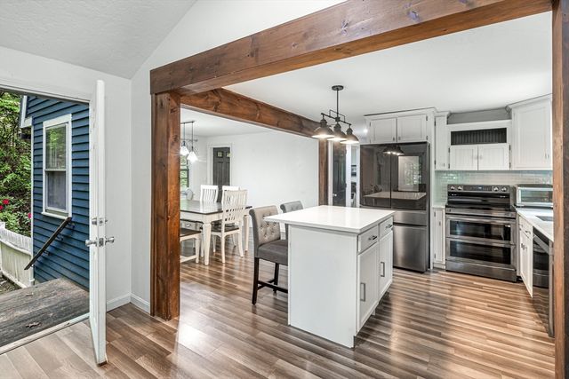 9 Colonial Rd, Sutton, MA 01590