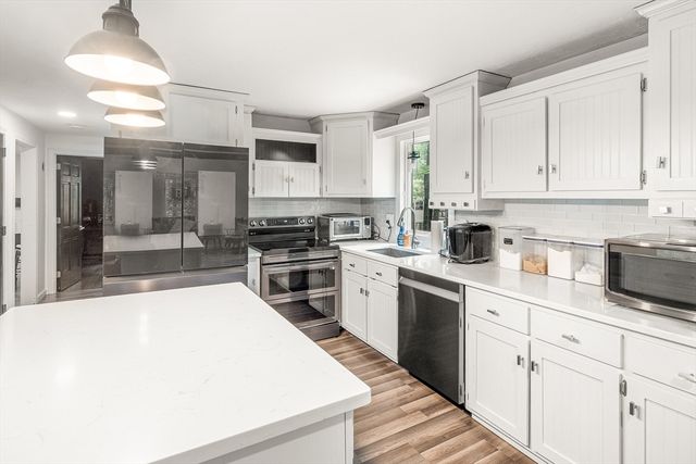 9 Colonial Rd, Sutton, MA 01590