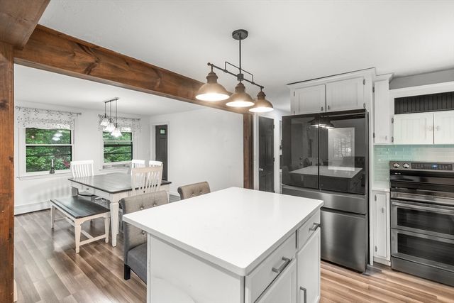 9 Colonial Rd, Sutton, MA 01590