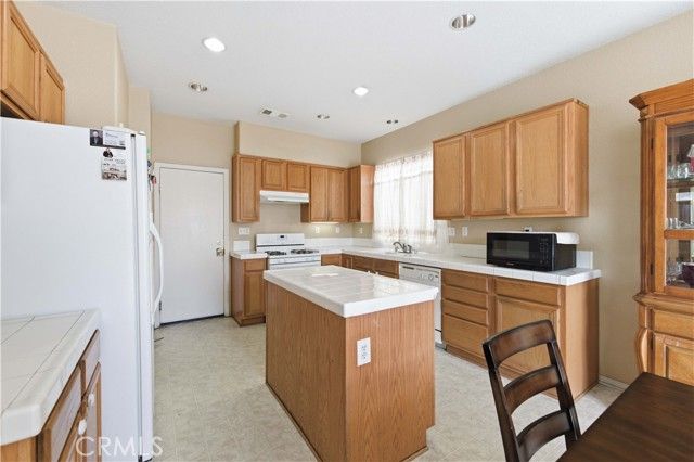 2822 Emerald, Lancaster, CA 93535