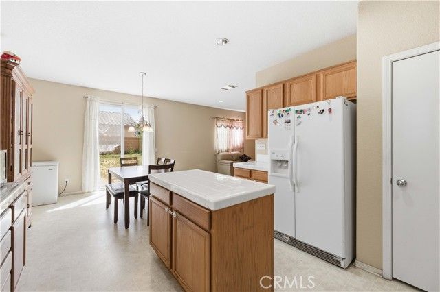 2822 Emerald, Lancaster, CA 93535