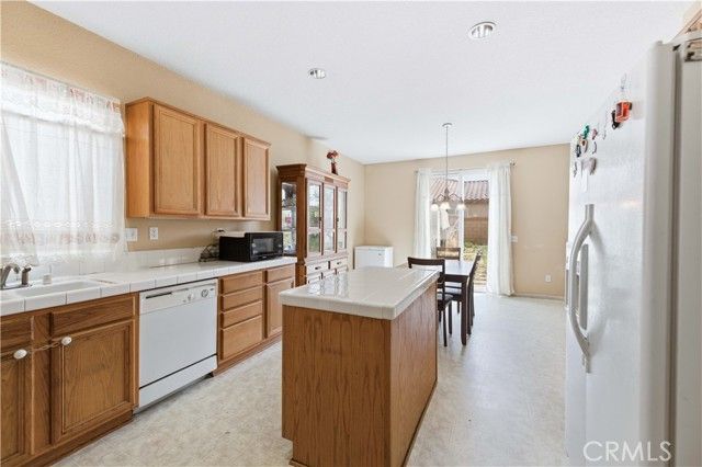 2822 Emerald, Lancaster, CA 93535