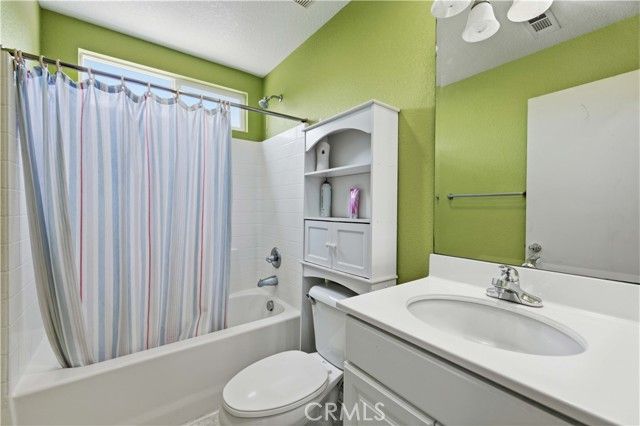 2822 Emerald, Lancaster, CA 93535