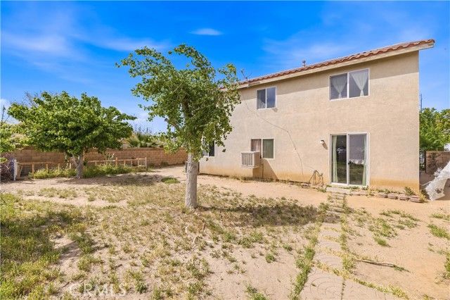 2822 Emerald, Lancaster, CA 93535