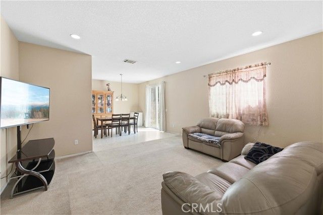 2822 Emerald, Lancaster, CA 93535