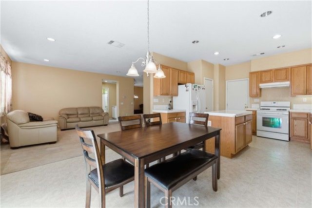 2822 Emerald, Lancaster, CA 93535