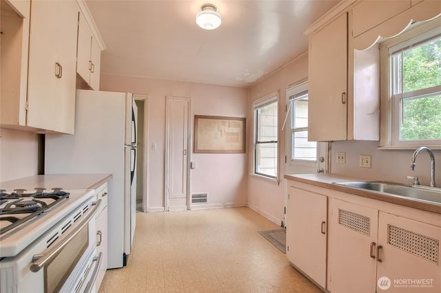 1224 SW 158th Street, Burien, WA 98166