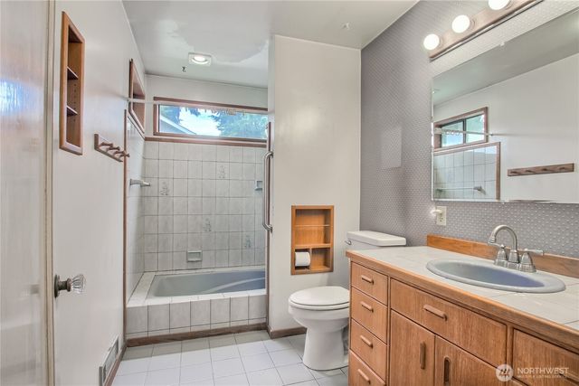 1224 SW 158th Street, Burien, WA 98166