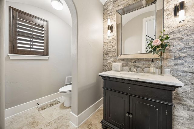 4439 Betty Street, Bellaire, TX 77401