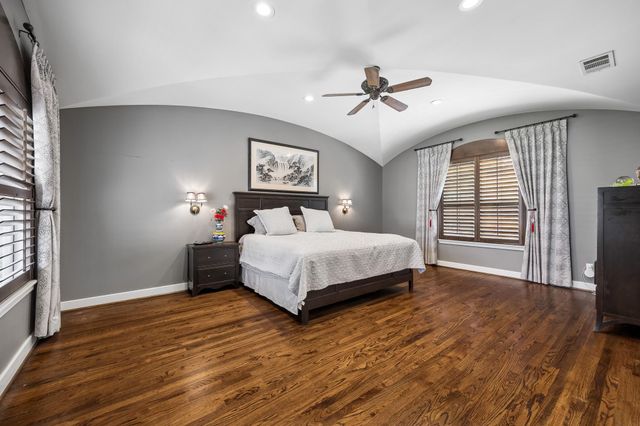 4439 Betty Street, Bellaire, TX 77401