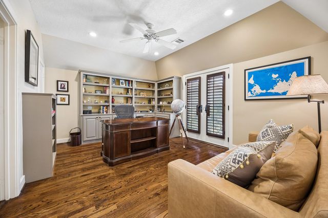 4439 Betty Street, Bellaire, TX 77401