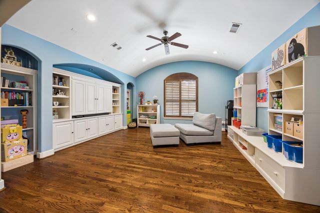 4439 Betty Street, Bellaire, TX 77401