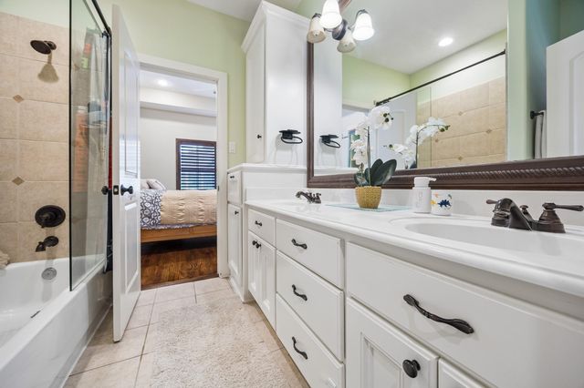 4439 Betty Street, Bellaire, TX 77401