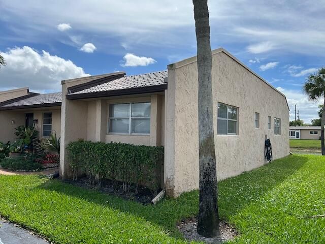160 Lake Gloria Drive 160, West Palm Beach, FL 33411